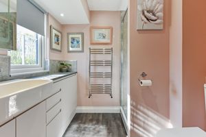 En-Suite - click for photo gallery
